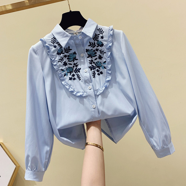 Moodne naiste särk klassikalise kraega, pikkade varrukatega ja lilltikandiga