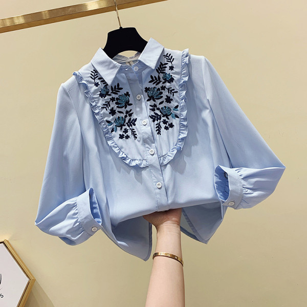 Moodne naiste särk klassikalise kraega, pikkade varrukatega ja lilltikandiga