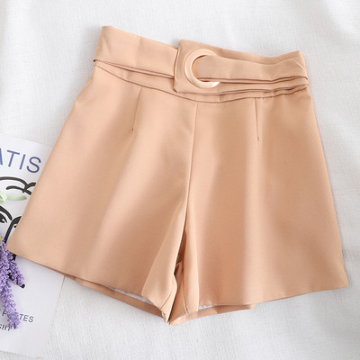 Naiste lühikesed püksid, lai mudel kõrge vöökoha ja vööga