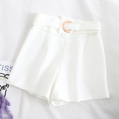 Naiste lühikesed püksid, lai mudel kõrge vöökoha ja vööga