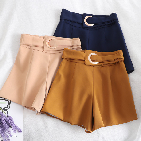 Naiste lühikesed püksid, lai mudel kõrge vöökoha ja vööga