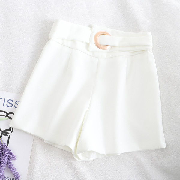 Naiste lühikesed püksid, lai mudel kõrge vöökoha ja vööga