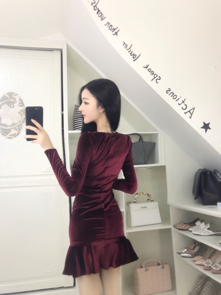 Modern női ruha Karcsú, hosszú ujjú modell