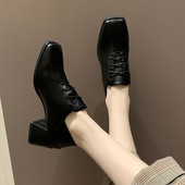 Naiste vabaajajalatsid ökonahast paelte ja 6 cm paksuse kontsaga