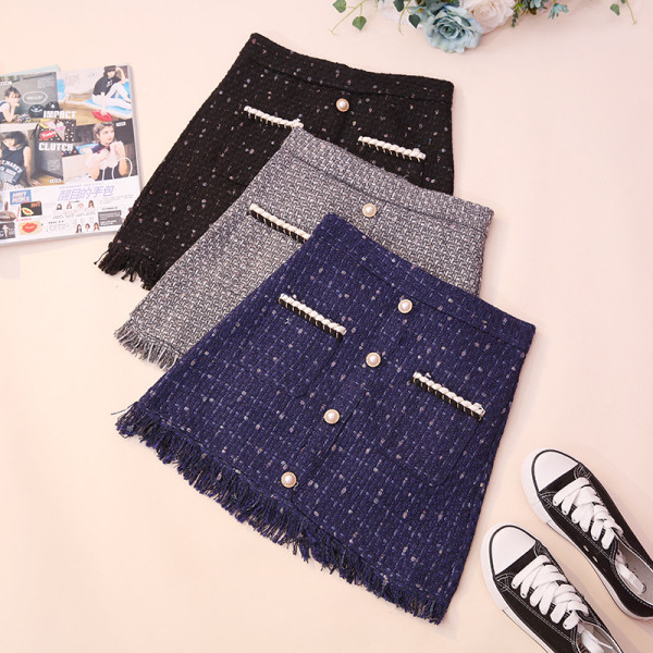 Kõrge vöökoha, narmaste, nööpide ja taskutega aktuaalne naiste seelik