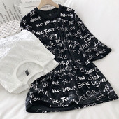 Széles modell női bársony póló rövid ujjal és feliratokkal