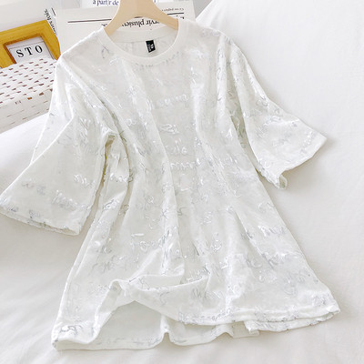 Széles modell női bársony póló rövid ujjal és feliratokkal