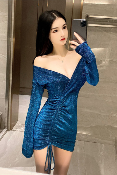 Särav lipsude ja spitsikaelusega naiste kleit