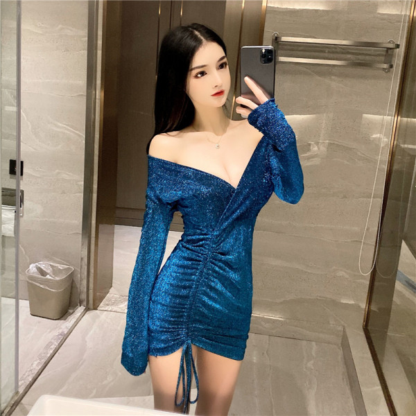 Särav lipsude ja spitsikaelusega naiste kleit