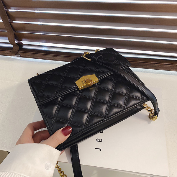 Eko bőrből készült modern női táska fém lánccal