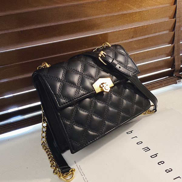 Eko bőrből készült modern női táska fém lánccal