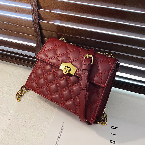 Eko bőrből készült modern női táska fém lánccal