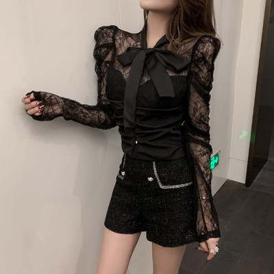 Moodne naiste pluus pitsvarrukatega ja kaelusega paelaga