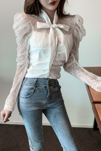 Moodne naiste pluus pitsvarrukatega ja kaelusega paelaga