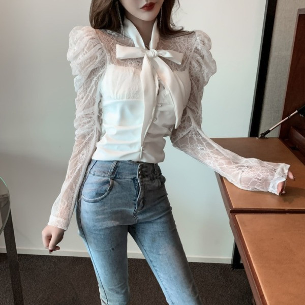 Moodne naiste pluus pitsvarrukatega ja kaelusega paelaga