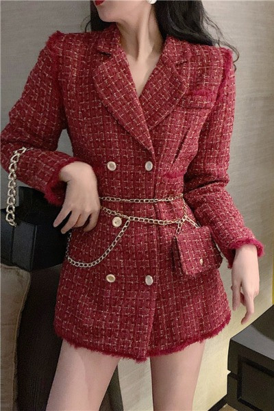 Stílusos női kabát klasszikus gallérral és gombokkal + kistáska fémlánccal