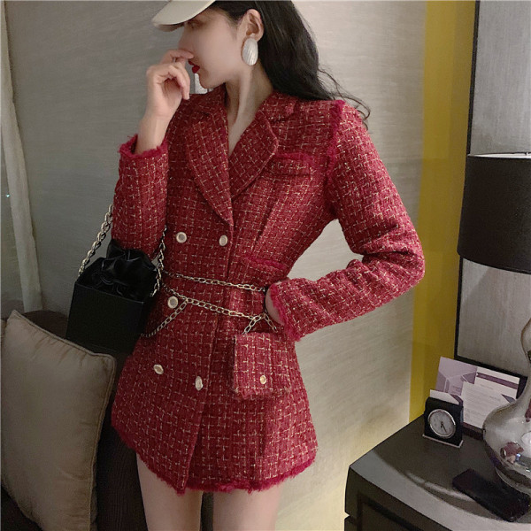 Stílusos női kabát klasszikus gallérral és gombokkal + kistáska fémlánccal