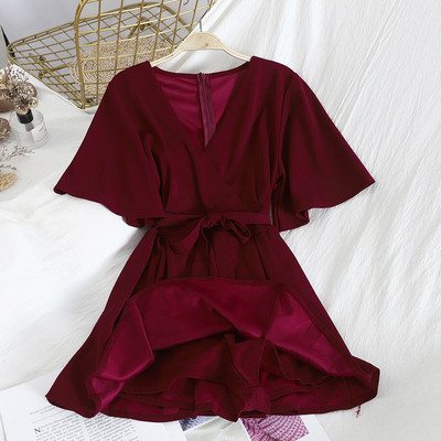 Modern női overall - ruha V-nyakú és derékövvel