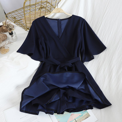 Modern női overall - ruha V-nyakú és derékövvel