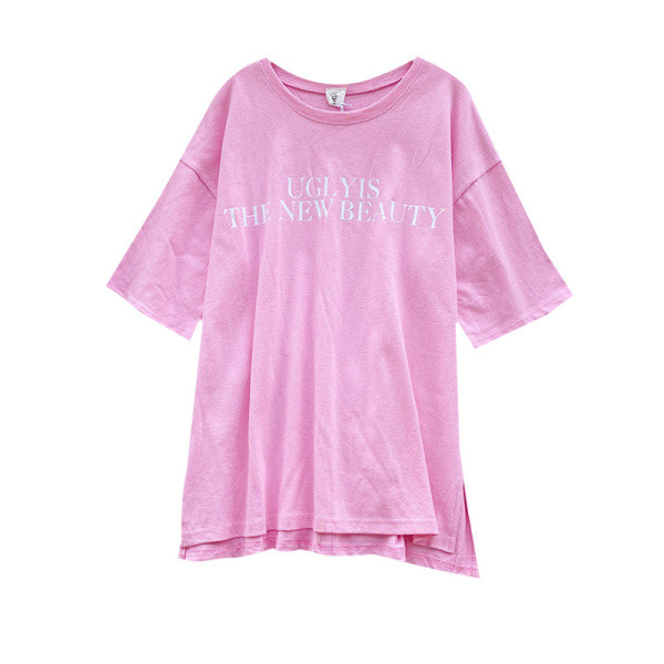 Laia mudeliga naiste T-särk lühikeste varrukatega, ovaalse kaelusega ja pealdisega