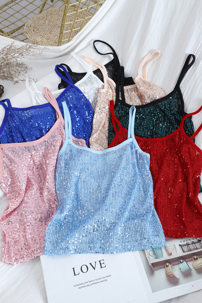 Praegune peenikeste rihmade ja litritega naiste topp