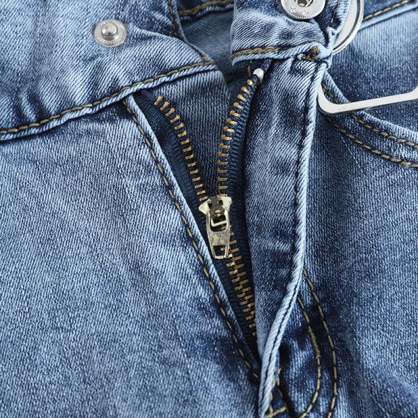 Ежедневни дамски дънки Slim модел с висока талия и нестандартно закопчаване