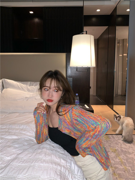 Mitmevärviline naiste nööpidega kardigan