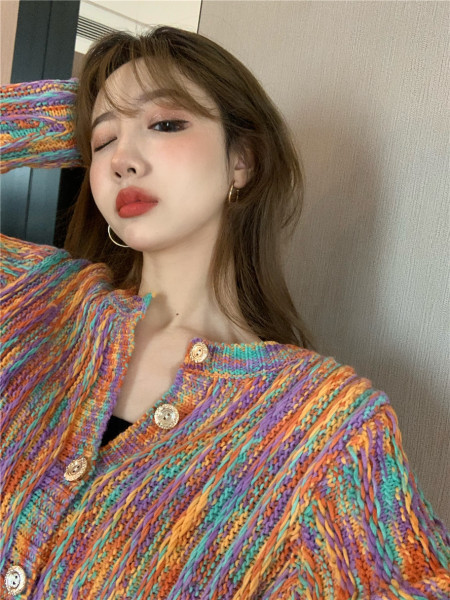 Mitmevärviline naiste nööpidega kardigan