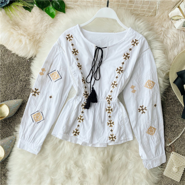 Moodne värviliste tikandite ja tuttidega naiste särk