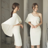 Stiilne lõhiku ja ühe õlaga naiste kleit