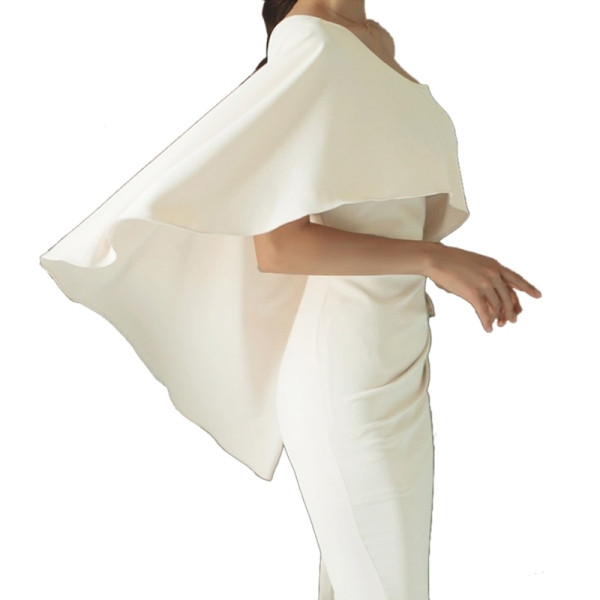 Stiilne lõhiku ja ühe õlaga naiste kleit