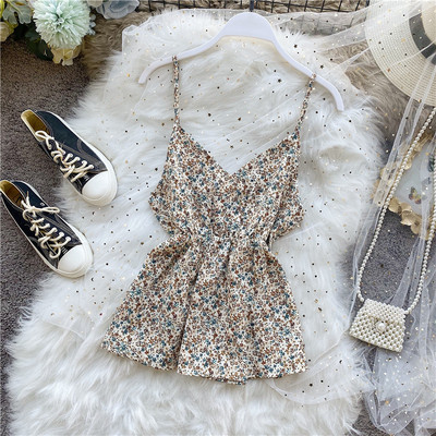 Aktuális női tanktop kivágott modell vékony pántokkal és virágmintával