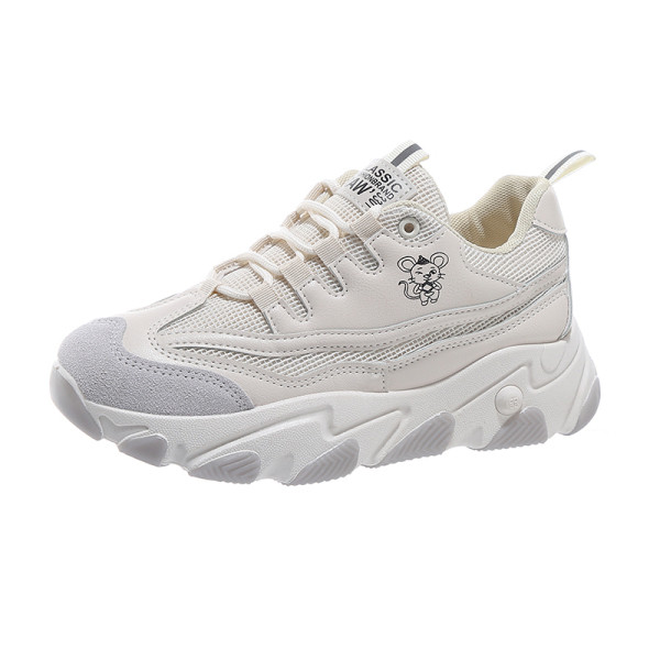 Alkalmi női tornacipő durva talppal, fűzővel és rátéttel