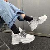 Kareda talla ja värviliste lipsudega vabaaja naiste tossud