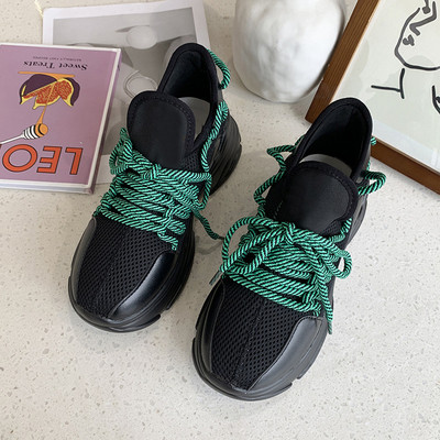 Kareda talla ja värviliste lipsudega vabaaja naiste tossud