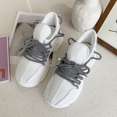 Kareda talla ja värviliste lipsudega vabaaja naiste tossud