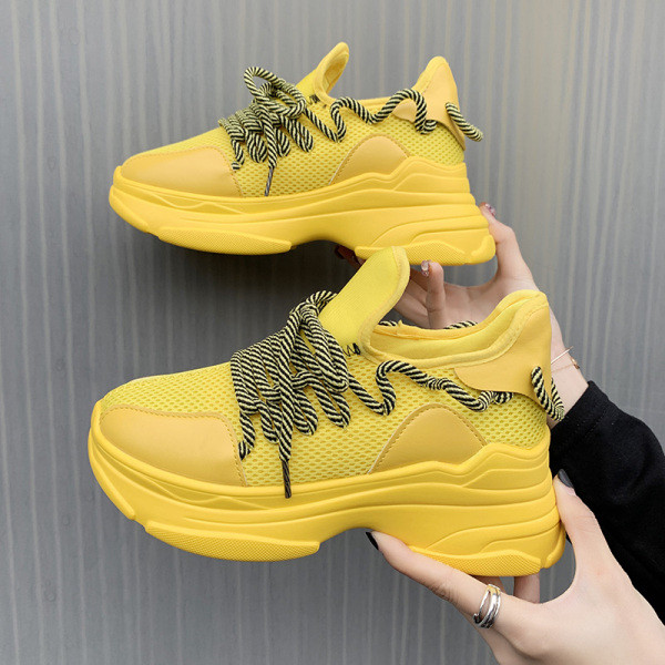 Kareda talla ja värviliste lipsudega vabaaja naiste tossud