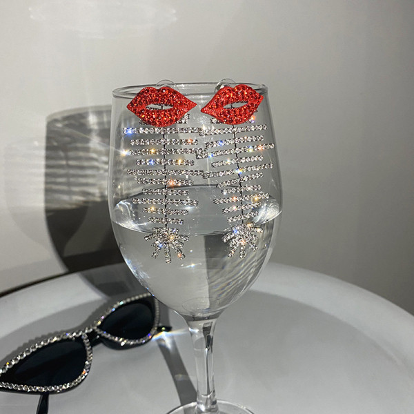 Stiilsed pikad naiste kivikestega kõrvarõngad