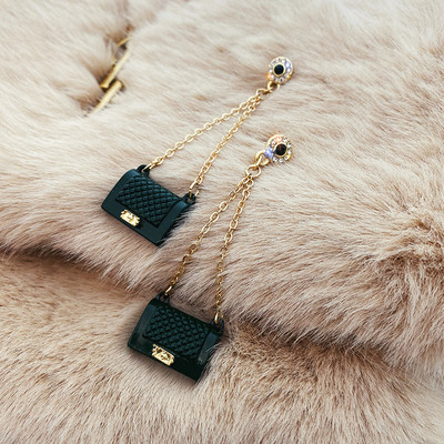 Стилни дълги дамски обеци с камъни