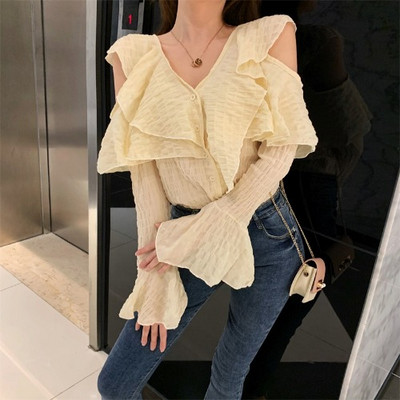 Stílusos női ing spitz nyakkivágással és csupasz váll