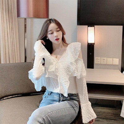 Stílusos női ing spitz nyakkivágással és csupasz váll