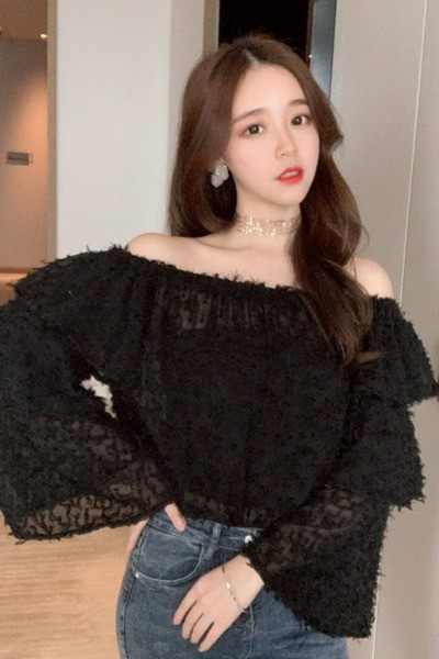 Naiste paljaste õlgade ja laiade varrukatega šifoonist pluus