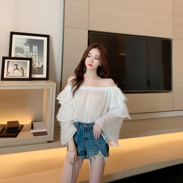 Naiste paljaste õlgade ja laiade varrukatega šifoonist pluus