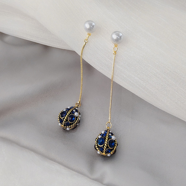 Moodsad pikad naiste kõrvarõngad kivide ja pärlitega