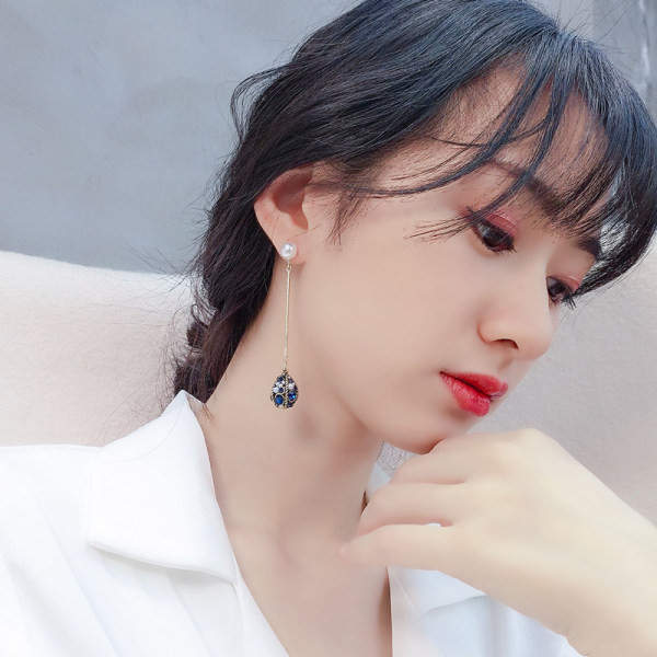 Moodsad pikad naiste kõrvarõngad kivide ja pärlitega