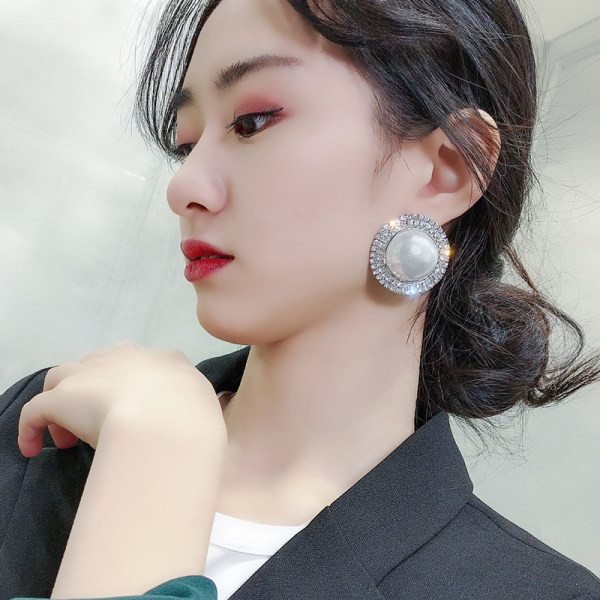 Дамски модерни обеци с камъни и кръгла форма