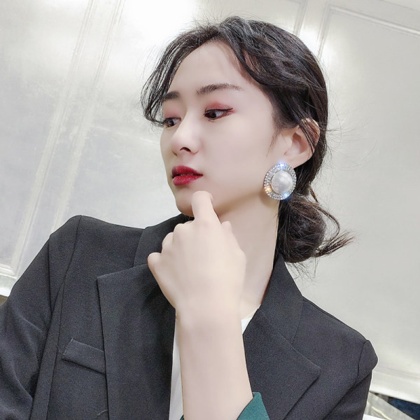 Дамски модерни обеци с камъни и кръгла форма