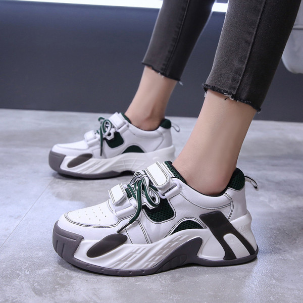 Naiste vabaaja tossud kõrge talla ja takjapaelaga