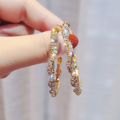 Zlatne ženske naušnice okruglog oblika i kamenčića