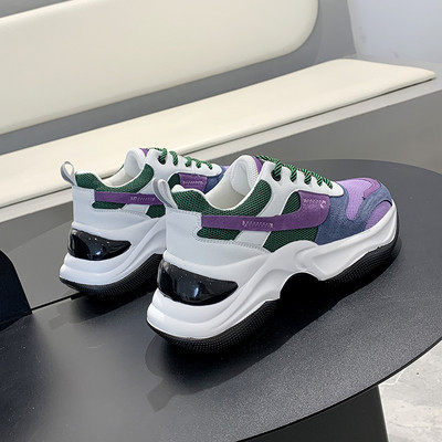 Kareda talla ja paeltega värvilised naiste tossud